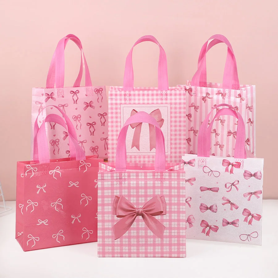 1set Pink Bow Print Non-Woven Tote Bags Reusable Waterproof Baby Shower Bridal Shower Birthday Wedding Party Gift Packaging Bags
1set Pink Bow Print Non-Woven Tote Bags Reusable Waterproof Baby Shower Bridal Shower Birthday Wedding Party Gift Packaging Bags