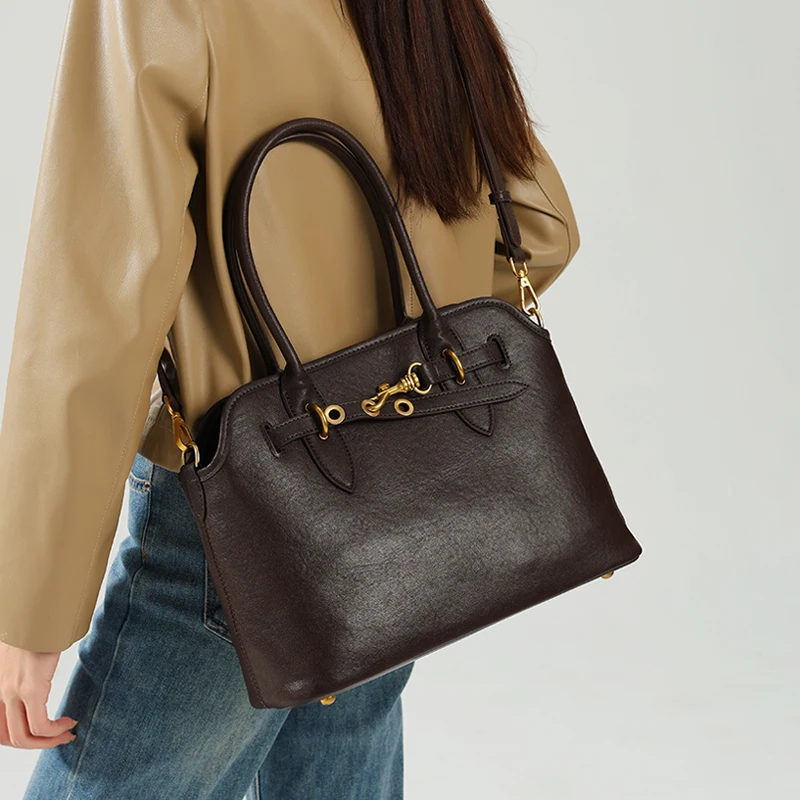 Woman Fashionable casual crossbody bag Women's large capacity genuine leather handbag retro luxury designer genuine shoulder bag
Woman Fashionable casual crossbody bag Women's large capacity genuine leather handbag retro luxury designer genuine shoulder bag