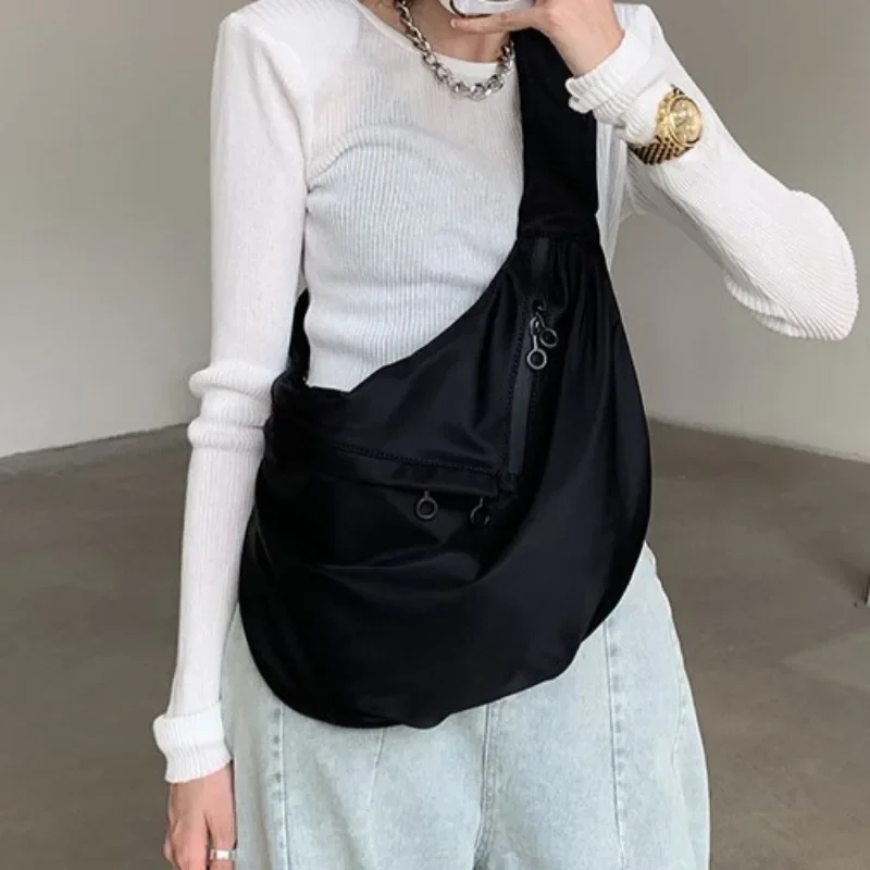 Japanese Oxford Cloth Dumpling Bag Women's 2024 New Trendy Fashion Versatile Large Capacity Lazy Wind Shoulder Messenger Bag
Japanese Oxford Cloth Dumpling Bag Women's 2024 New Trendy Fashion Versatile Large Capacity Lazy Wind Shoulder Messenger Bag