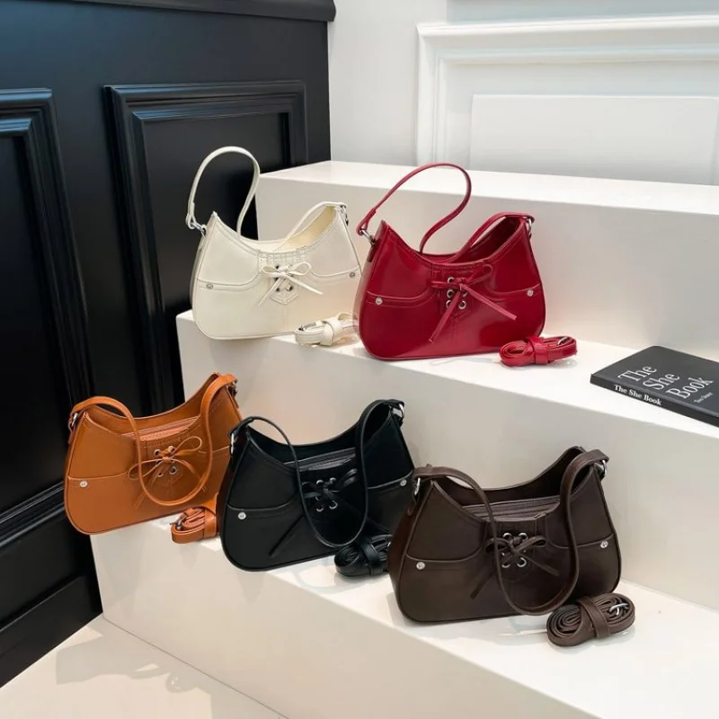 Fashionable Leather Women's Shoulder Bag High-End Luxury Brand Refined Trim Trendy Vintage Commuter Bag
Fashionable Leather Women's Shoulder Bag High-End Luxury Brand Refined Trim Trendy Vintage Commuter Bag