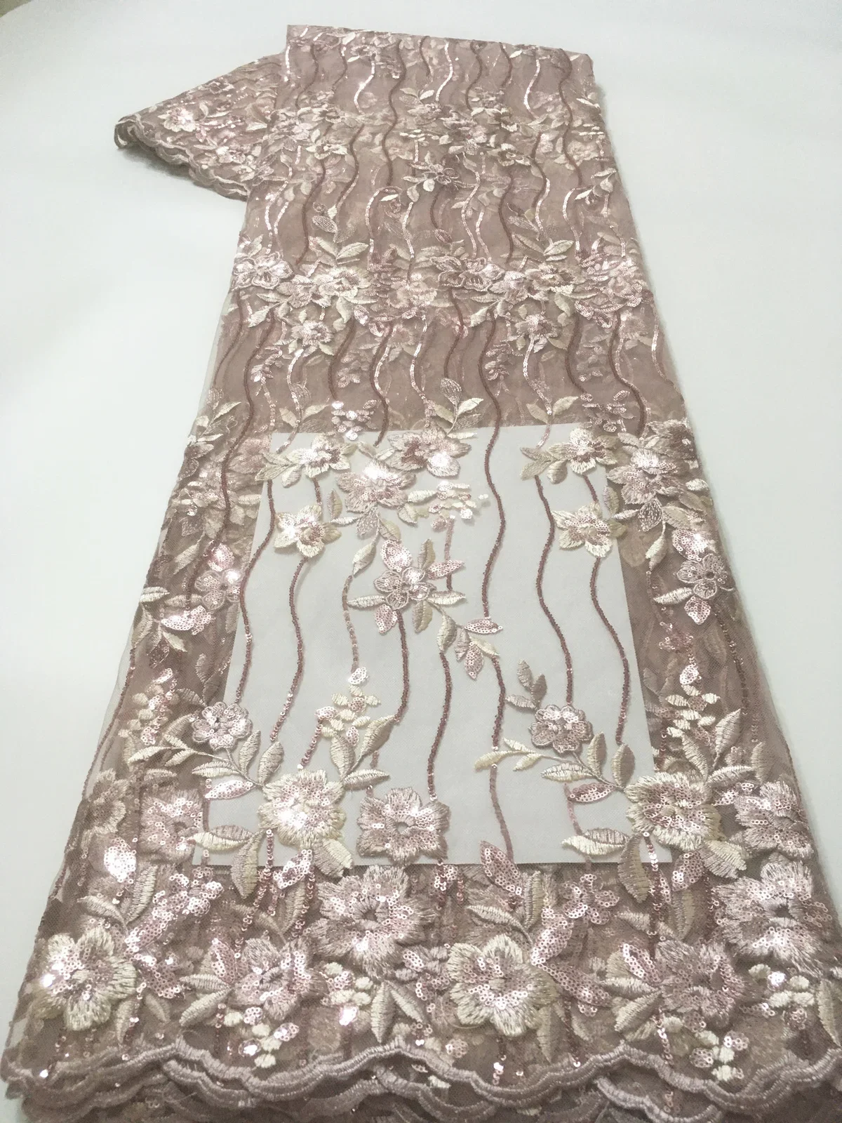 2025 High Quality Pink Sequins African Tulle Lace Fabric French Nigerian Voile Net Mesh Lace Fabric For Women Party Dress PYX06
2025 High Quality Pink Sequins African Tulle Lace Fabric French Nigerian Voile Net Mesh Lace Fabric For Women Party Dress PYX06