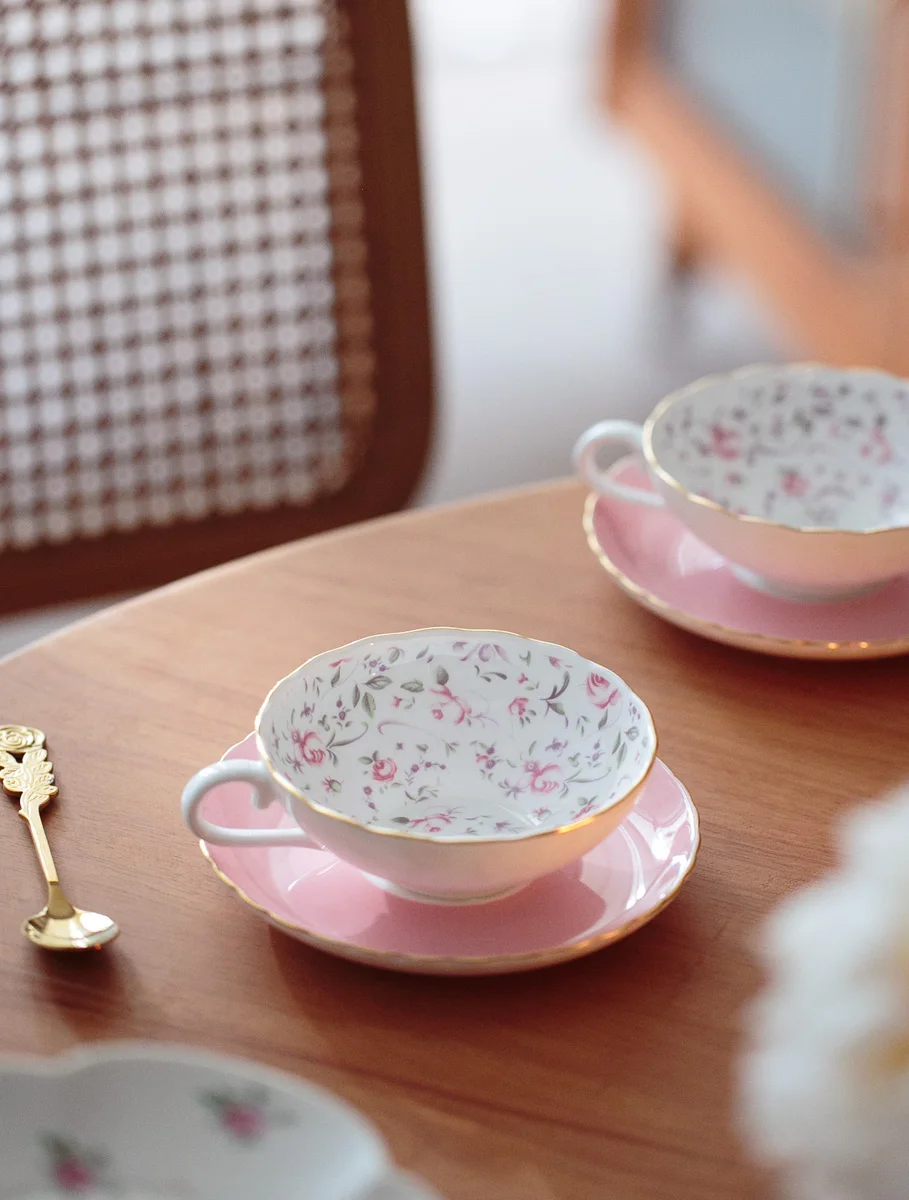 English Style Rose Coffee Cup Pink Restaurant Dessert Shop One Cup One Plate Bone China Tea Set Microwave Not Suitable Dishwa...
English Style Rose Coffee Cup Pink Restaurant Dessert Shop One Cup One Plate Bone China Tea Set Microwave Not Suitable Dishwa...
