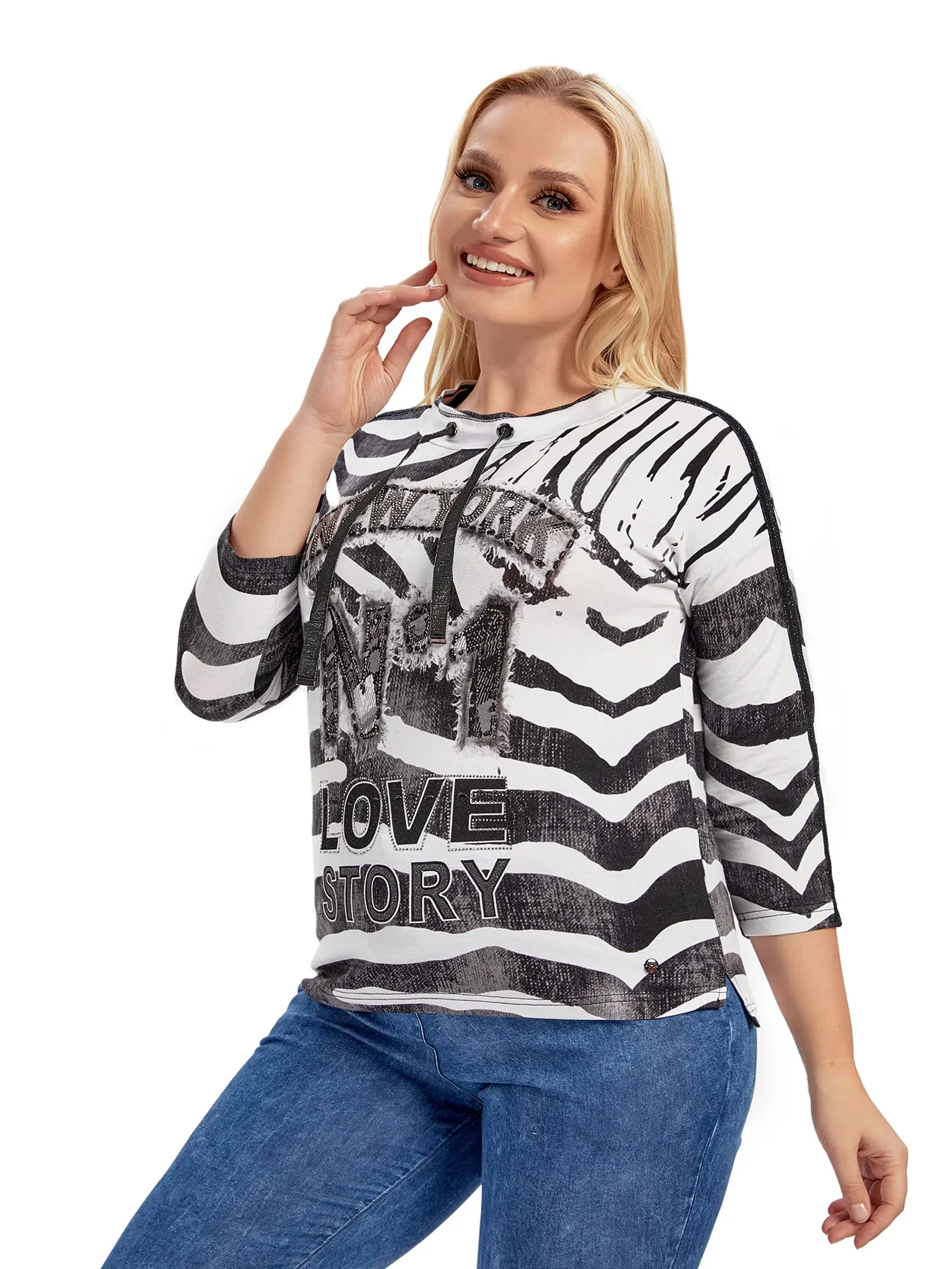 Женская трикотажная футболка больших размеров на весну и лето
Женская трикотажная футболка больших размеров на весну и лето