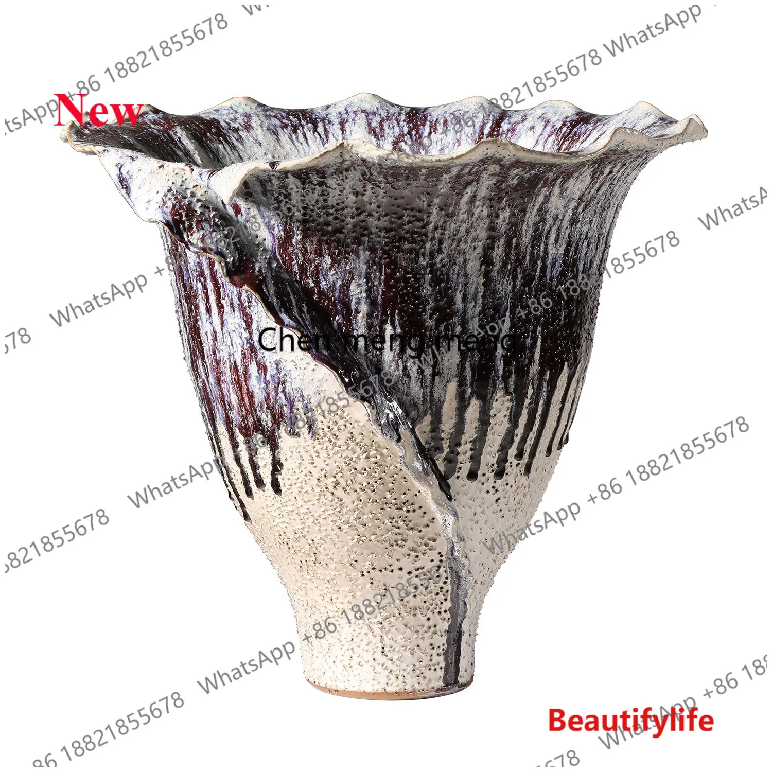 Керамическая посуда для цветов в форме рога, глубокий фиолетовый, чернильно-черный цвет, глазурованная керамика.
Керамическая посуда для цветов в форме рога, глубокий фиолетовый, чернильно-черный цвет, глазурованная керамика.