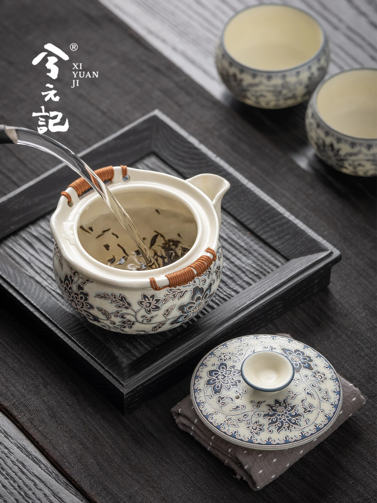 Blue and White Interlock Branch Pot Cover Teacup Single High-Grade Teapot Tea Making Non-Scald Bowl Kung Fu Set
Blue and White Interlock Branch Pot Cover Teacup Single High-Grade Teapot Tea Making Non-Scald Bowl Kung Fu Set
