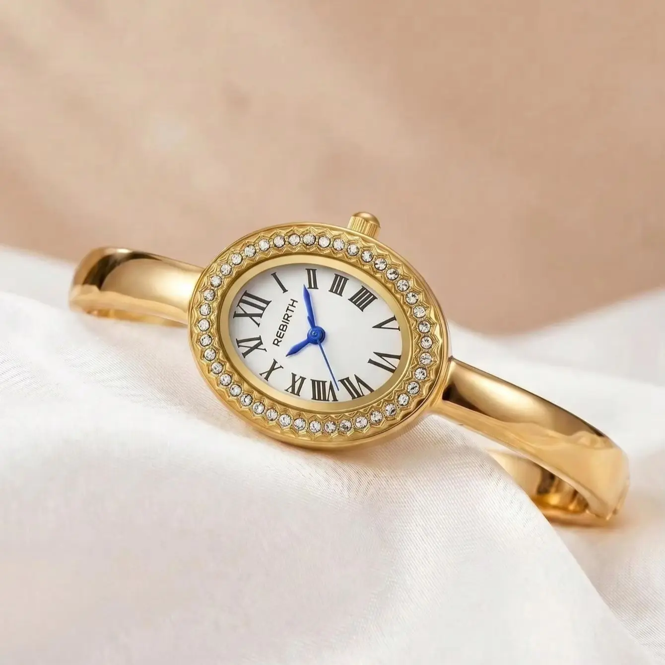 Casual and Versatile Bracelet Style, Simple and Fashionable Women's Watch with Roman Scale Display
Casual and Versatile Bracelet Style, Simple and Fashionable Women's Watch with Roman Scale Display