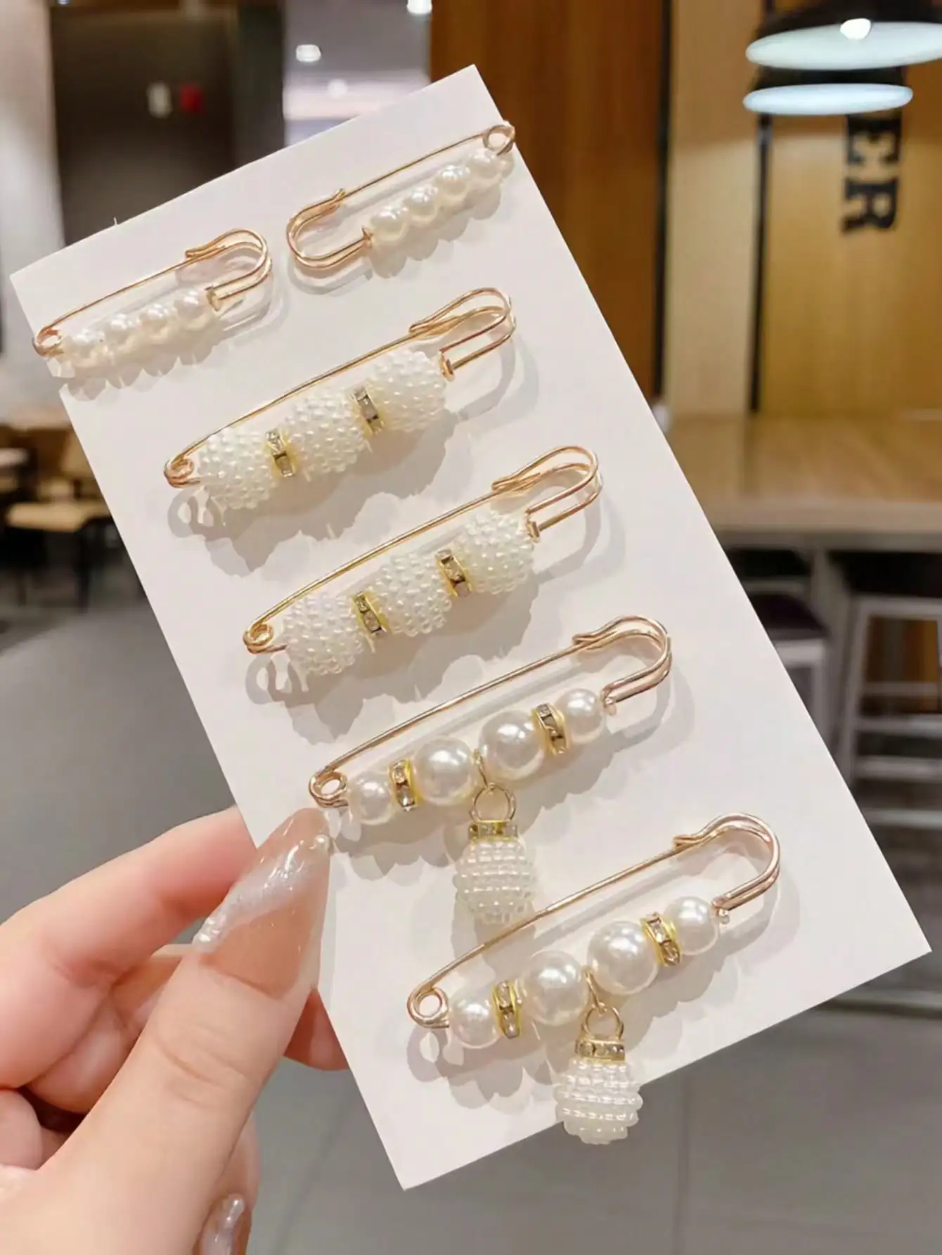 12Pcs Faux Pearl Waist Brooch Pins Clothing Fixing Pin Cute Dress Bag Accessories Christmas Halloween Gift
12Pcs Faux Pearl Waist Brooch Pins Clothing Fixing Pin Cute Dress Bag Accessories Christmas Halloween Gift