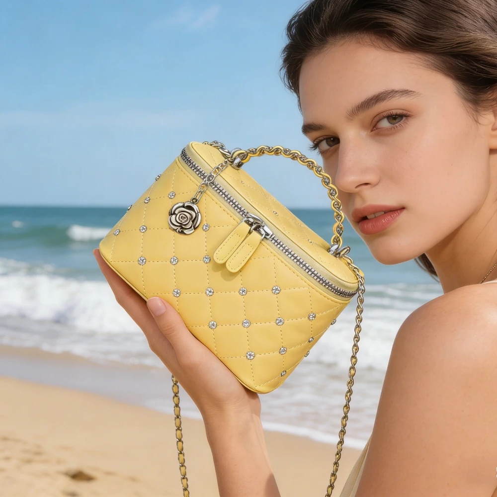 Fashion diamond grid chain bag for women 2026 new high-end feeling bright diamond box bag, one shoulder crossbody bag trend
Fashion diamond grid chain bag for women 2026 new high-end feeling bright diamond box bag, one shoulder crossbody bag trend