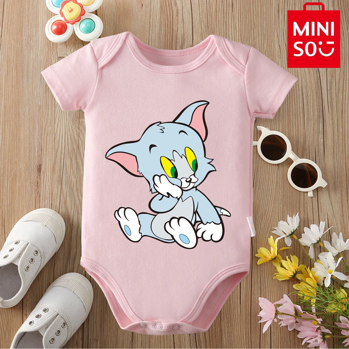 MINISO&Tom and Jerry 100% Cotton Cloths Cute Exquisite Print Onesie Bodysuit for Baby Soft Jumpsuit for 0 To 12 Months Newborn
MINISO&Tom and Jerry 100% Cotton Cloths Cute Exquisite Print Onesie Bodysuit for Baby Soft Jumpsuit for 0 To 12 Months Newborn