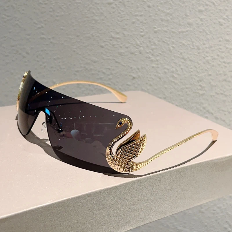 Rimless Y2k Sunglasses Women Fashion Gradient Shades New Trendy Luxury Brand Swan Design Decor Sun Glasses
Rimless Y2k Sunglasses Women Fashion Gradient Shades New Trendy Luxury Brand Swan Design Decor Sun Glasses