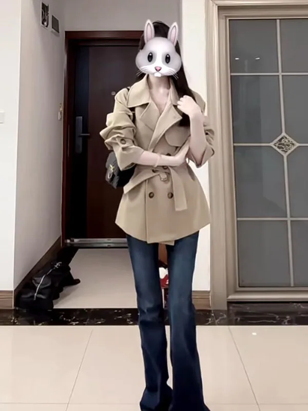 Elegant Long Sleeve Khaki Women's Coat Waist-Cinching Slimming Top Outerwear Korean Style Straight Cut Polyester Fiber
Elegant Long Sleeve Khaki Women's Coat Waist-Cinching Slimming Top Outerwear Korean Style Straight Cut Polyester Fiber