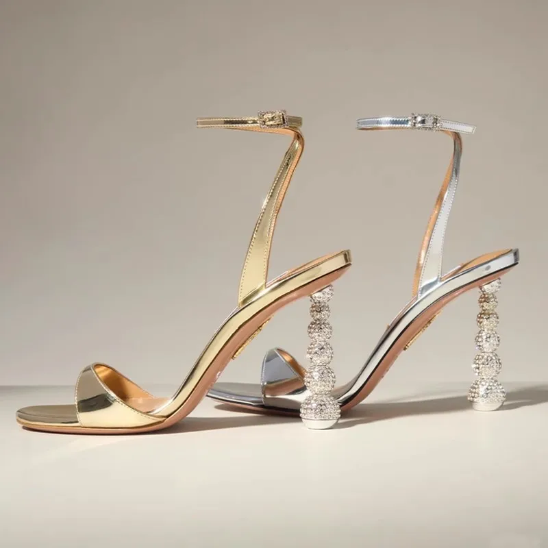 Summer new patent leather one-character belt crystal beaded sexy sandals thin high-heeled banquet dress small size women sandals
Summer new patent leather one-character belt crystal beaded sexy sandals thin high-heeled banquet dress small size women sandals