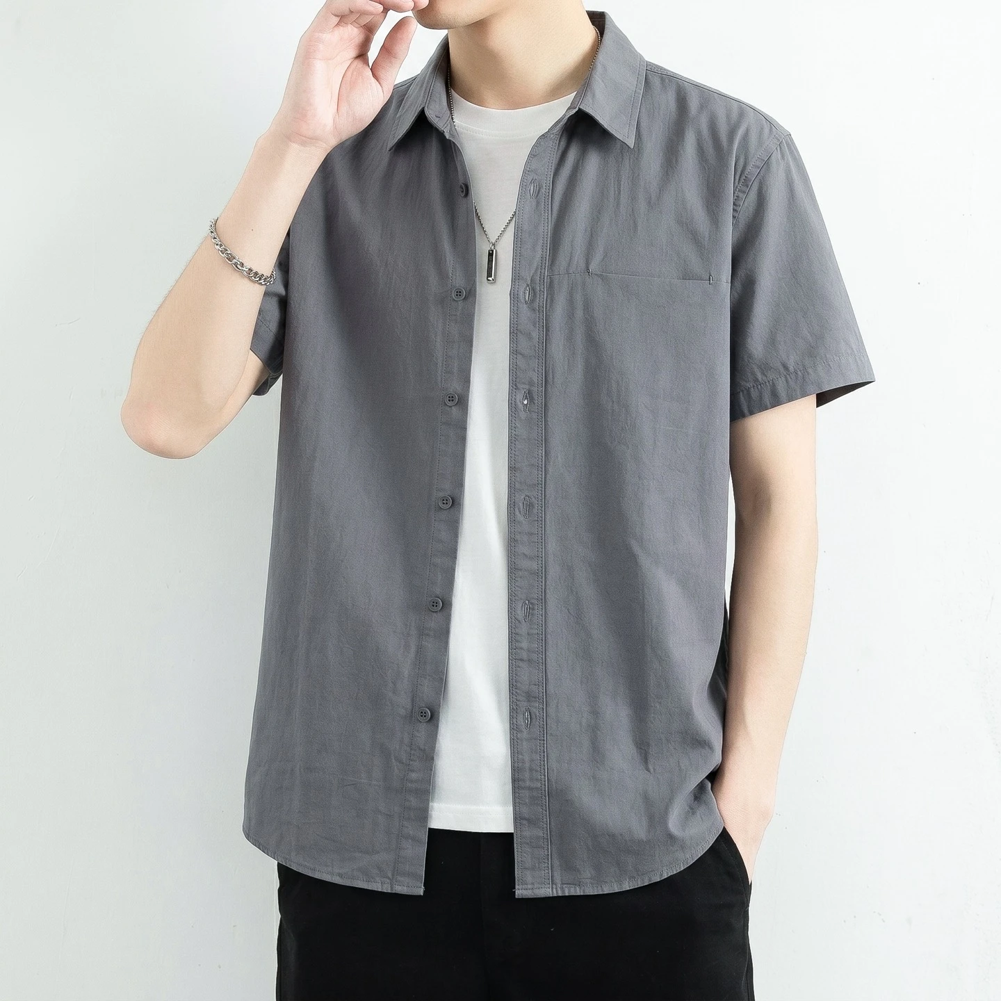 2026 Summer New Men's Solid-color Short-sleeved Shirt - A Trendy Item with a Refreshing Summer Style
2026 Summer New Men's Solid-color Short-sleeved Shirt - A Trendy Item with a Refreshing Summer Style
