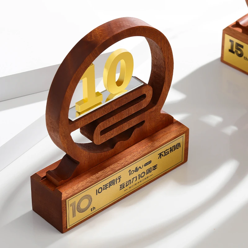 Металлический цифровой ежевидельный трофей из цельного дерева по индивидуальному заказу, памятки на ежегодную встречу компании, украшения для дома, 1 шт.
Металлический цифровой ежевидельный трофей из цельного дерева по индивидуальному заказу, памятки на ежегодную встречу компании, украшения для дома, 1 шт.