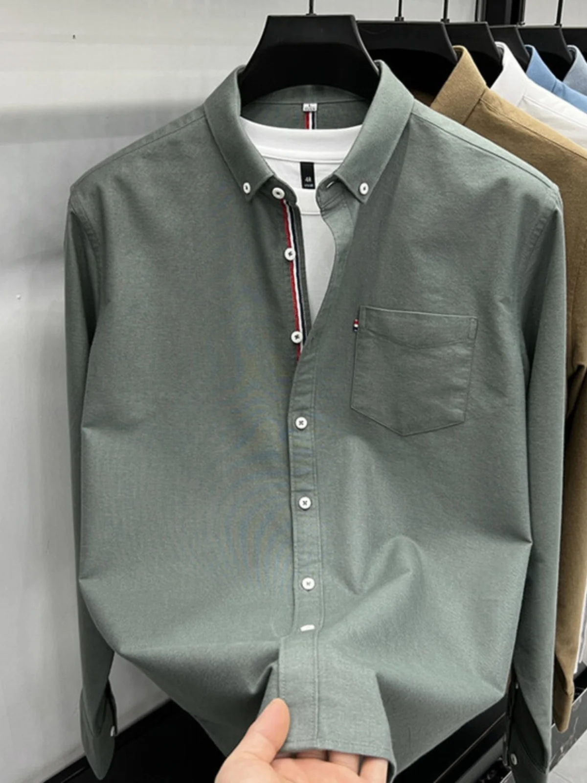 Autumn New Long Sve Ox Cloth irt 00% Pure Cotton with ket Busin Casual Youth Faionable Stand Fit irt
Autumn New Long Sve Ox Cloth irt 00% Pure Cotton with ket Busin Casual Youth Faionable Stand Fit irt