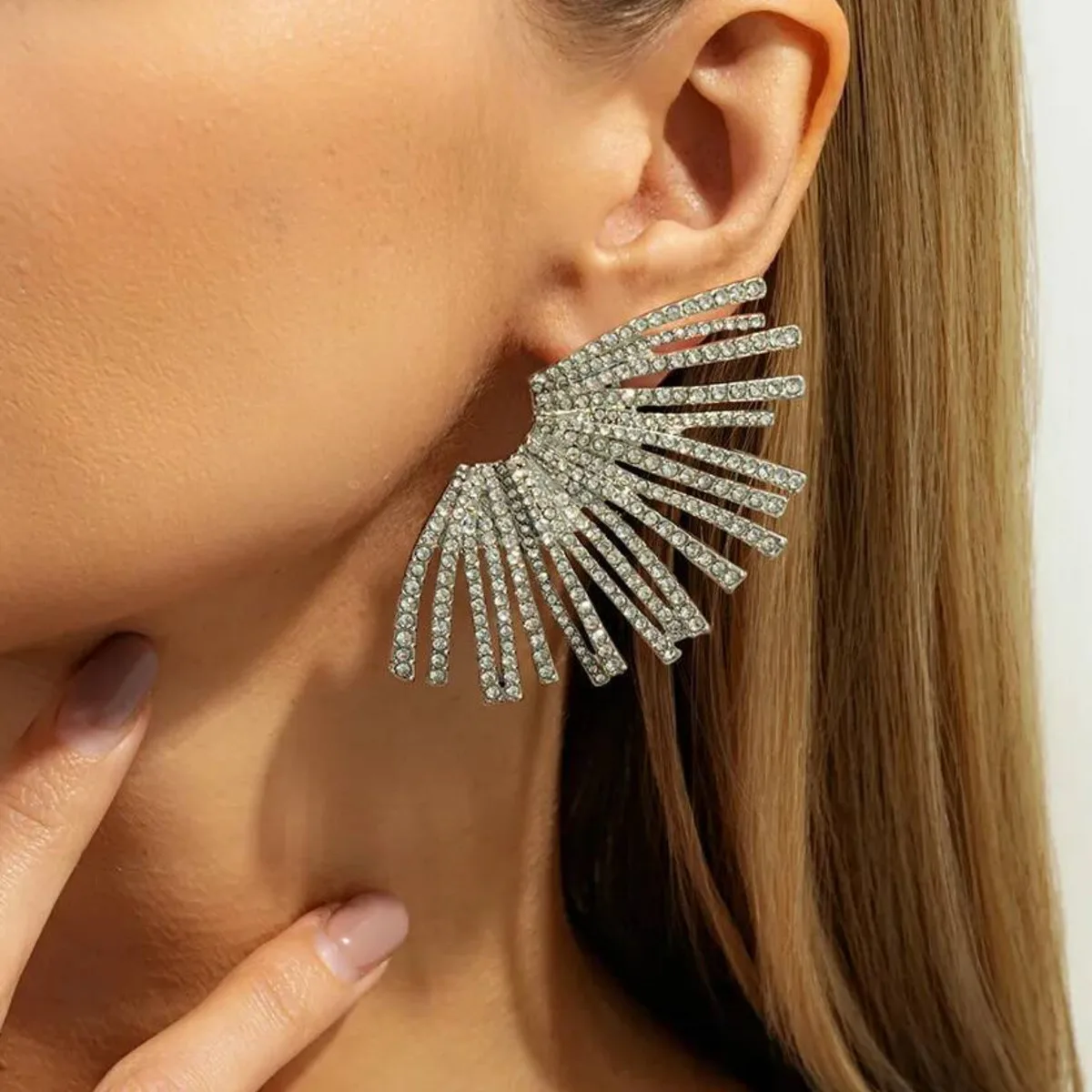 SHIXIN Luxury Full Rhinestones Fan Shaped Large Stud Earrings Women Bride Elegant Shiny Crystal Irregular Earrings Party Jewelry
SHIXIN Luxury Full Rhinestones Fan Shaped Large Stud Earrings Women Bride Elegant Shiny Crystal Irregular Earrings Party Jewelry