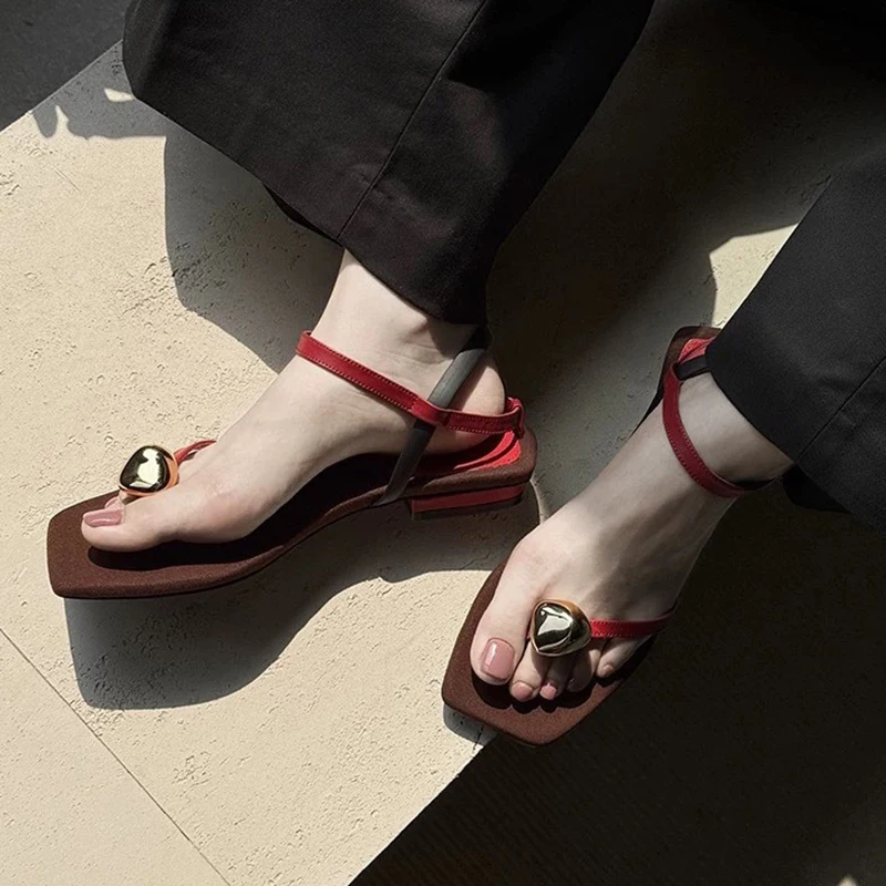 French Style Elegant Woman Sandals Fashion One-word Women's Sandals 2026 Summer New Casual Flat Sandals Women Outer Wear
French Style Elegant Woman Sandals Fashion One-word Women's Sandals 2026 Summer New Casual Flat Sandals Women Outer Wear