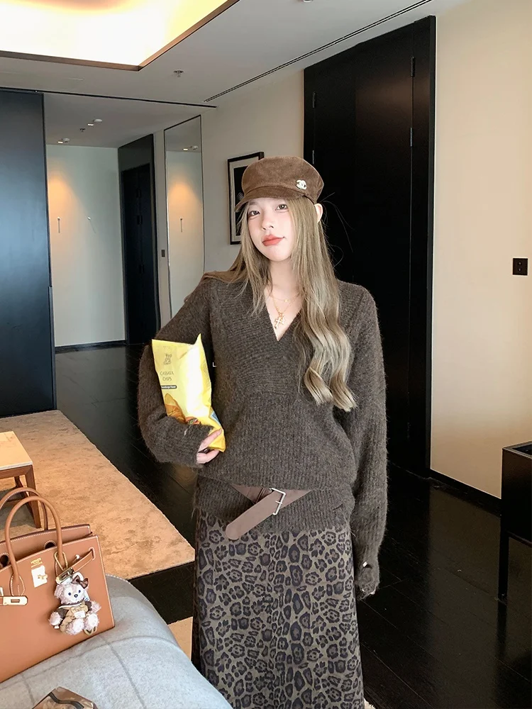 Women's V-ne Long Sve Knitted Sweater Waist-cinching Design Spring Autumn Faion Retro Sle Mid-length Top
Women's V-ne Long Sve Knitted Sweater Waist-cinching Design Spring Autumn Faion Retro Sle Mid-length Top