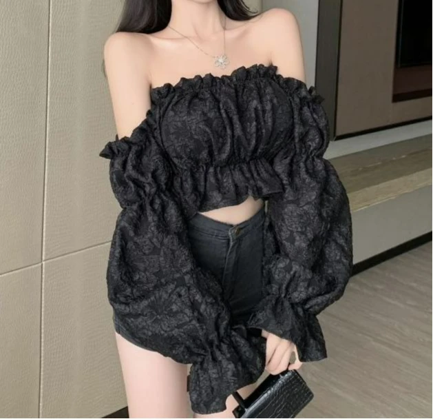 Gentle Muse Temperament Lantern Sleeve Design Sense One-word Shoulder Top Jacquard Slim-fit Shirt Women's Spring and Autumn
Gentle Muse Temperament Lantern Sleeve Design Sense One-word Shoulder Top Jacquard Slim-fit Shirt Women's Spring and Autumn