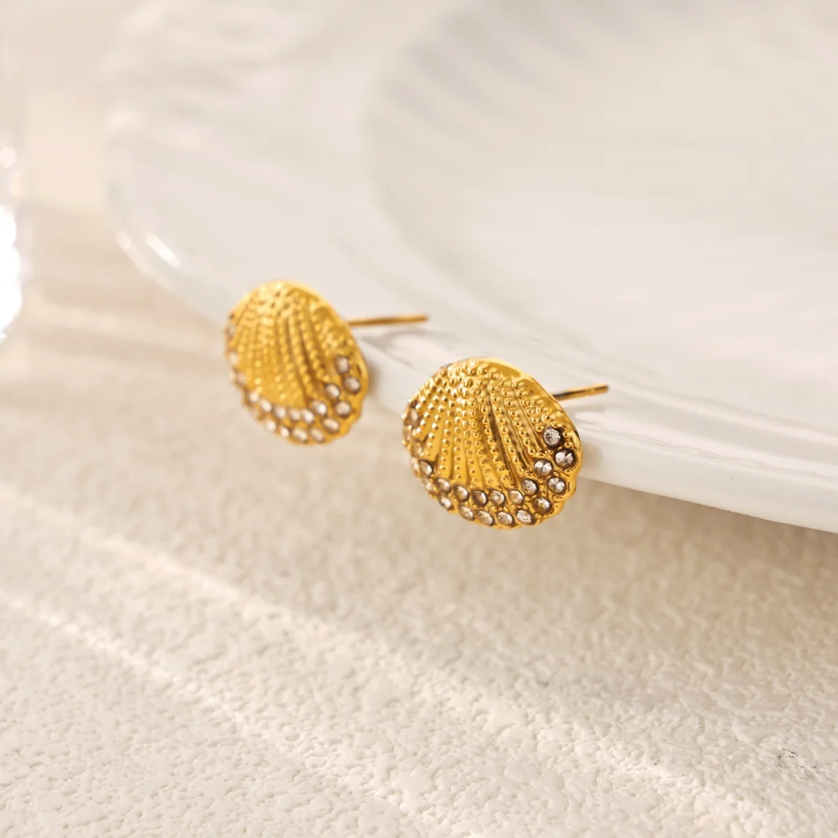 Luxury Zircon Shell Earring for Women Stainless Steel Gold Color Piercing Earring 2026 Fashion Wedding Summer Beach Jewelry Gift
Luxury Zircon Shell Earring for Women Stainless Steel Gold Color Piercing Earring 2026 Fashion Wedding Summer Beach Jewelry Gift