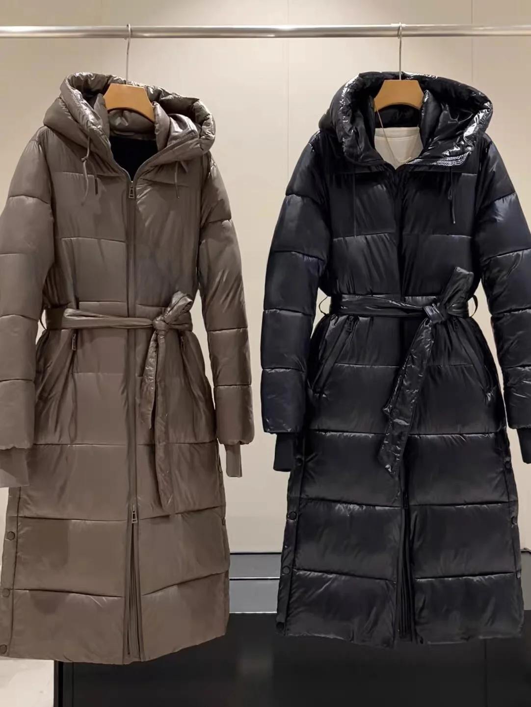 Women's Long Coat Cotton Padded Jacket Winter Warm Fleece Hooded Belted Tie Waist Design Thickened Long Sleeve Outerwear
Women's Long Coat Cotton Padded Jacket Winter Warm Fleece Hooded Belted Tie Waist Design Thickened Long Sleeve Outerwear