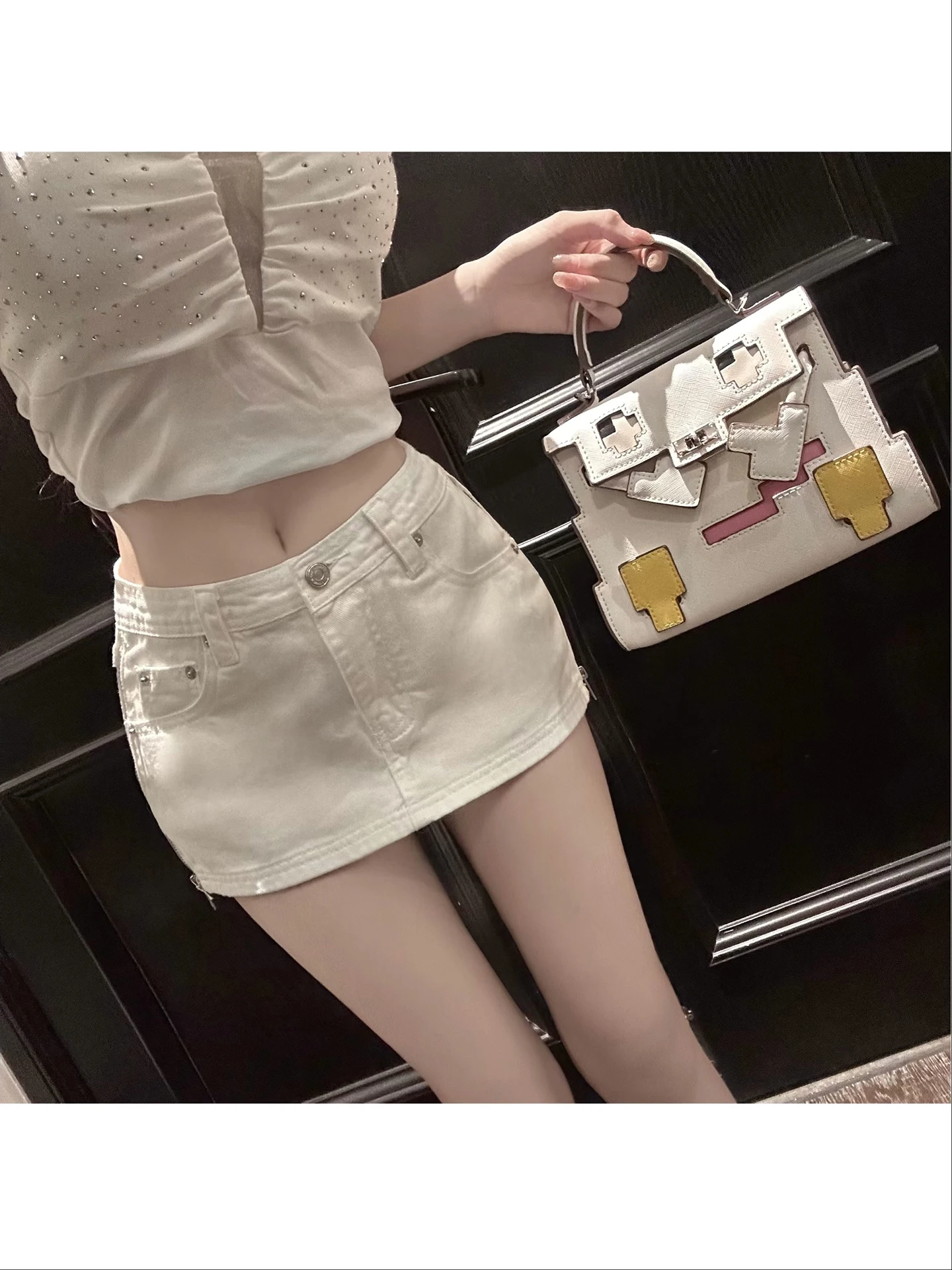 Luna Low Waist Zipper Short Denim Skirt Sexy Versatile Pure Desire Style A-Line Skirt-Pants for Women Spring 2026
Luna Low Waist Zipper Short Denim Skirt Sexy Versatile Pure Desire Style A-Line Skirt-Pants for Women Spring 2026