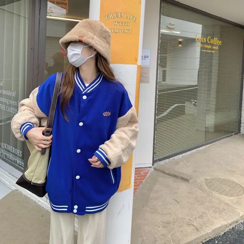 Autumn Winter Lamb Fur Spliced Baseball Jacket Women's Loose Hong Kong Style Outerwear Coat Casual Long Sleeve Button Closure
Autumn Winter Lamb Fur Spliced Baseball Jacket Women's Loose Hong Kong Style Outerwear Coat Casual Long Sleeve Button Closure