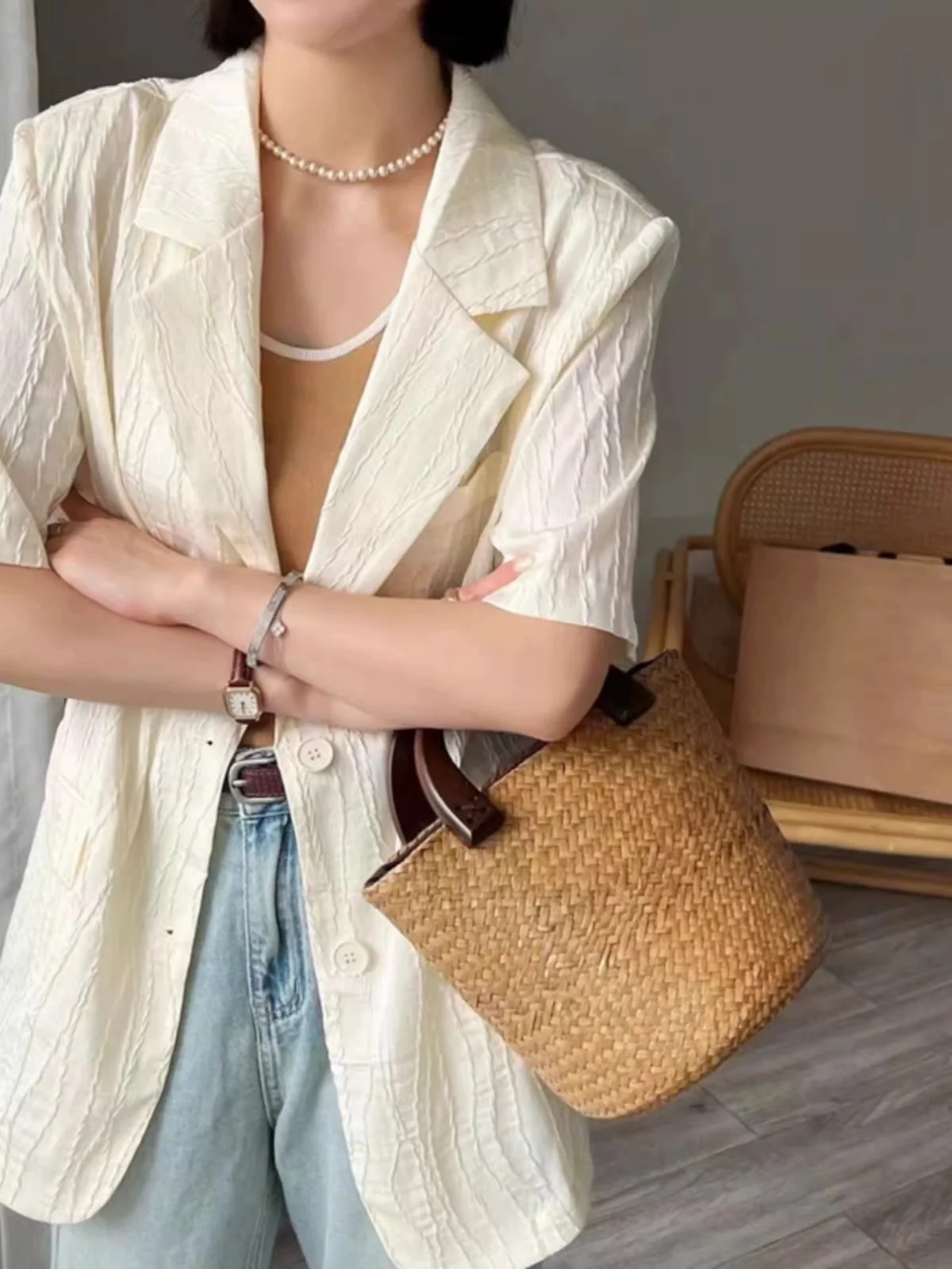 plus Size Fashionable Textured Short Sleeve Women's Casual Spring Summer Loose Top Breathable Single Button Closure
plus Size Fashionable Textured Short Sleeve Women's Casual Spring Summer Loose Top Breathable Single Button Closure