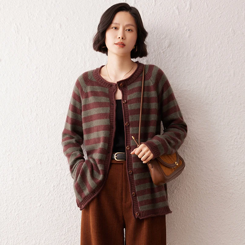 Pure Cashmere Shirt Women's round-Neck Knitted Cardigan Autumn and Winter New Striped Contrast Color Curling Coat Lazy Style
Pure Cashmere Shirt Women's round-Neck Knitted Cardigan Autumn and Winter New Striped Contrast Color Curling Coat Lazy Style