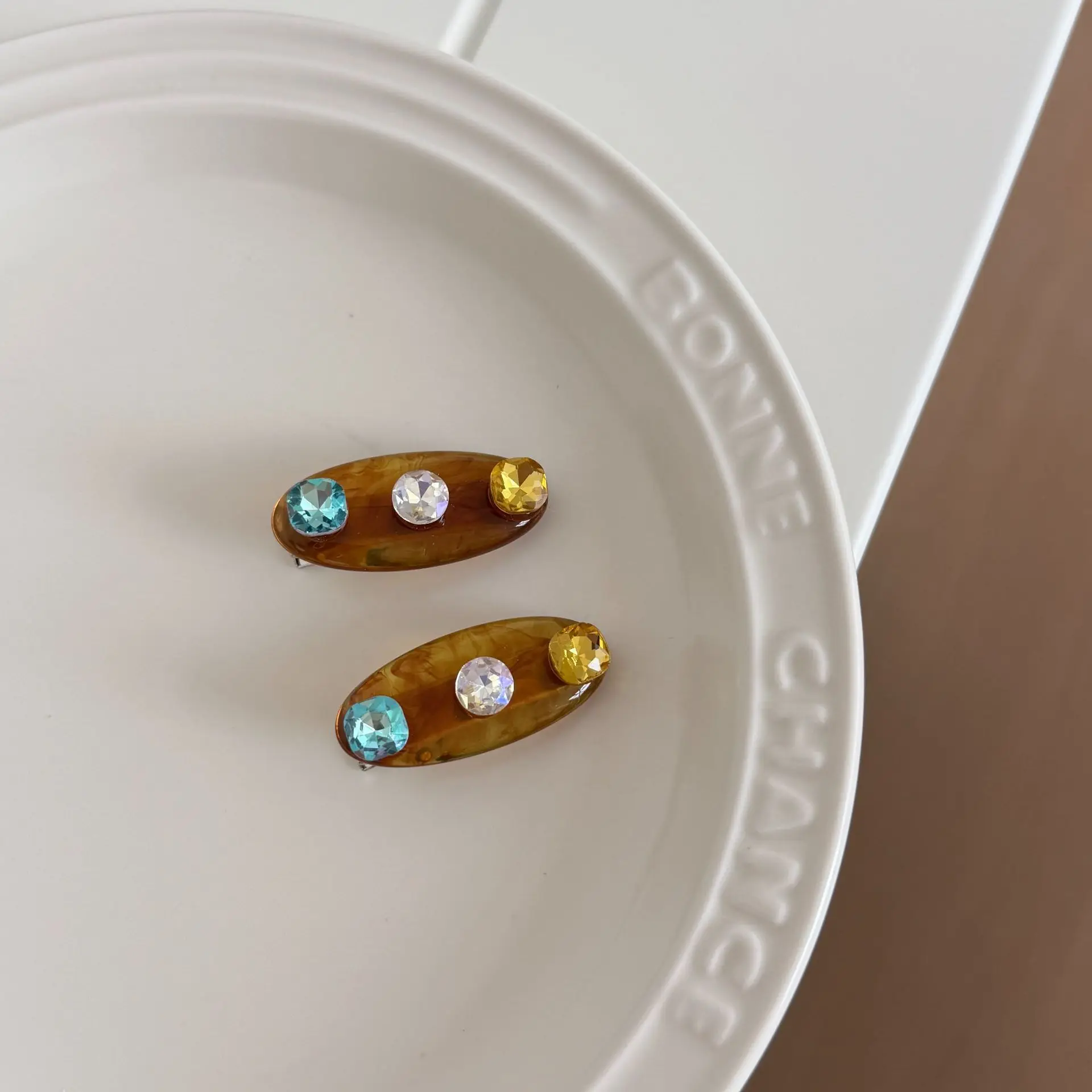 French Retro Oval Hair Clip Acetate Material Colorful Rhinestone Bangs Side Clip Unique Design Versatile Daily Elegant
French Retro Oval Hair Clip Acetate Material Colorful Rhinestone Bangs Side Clip Unique Design Versatile Daily Elegant
