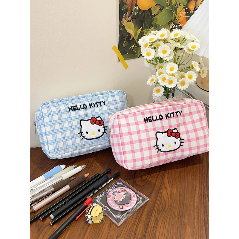 Kawaii Hello Kitty Checkered Small Square Bag Portable Coin Purse Makeup Bag Storage Bag Stationery Bag Sanrio Gift Toy for Girl
Kawaii Hello Kitty Checkered Small Square Bag Portable Coin Purse Makeup Bag Storage Bag Stationery Bag Sanrio Gift Toy for Girl