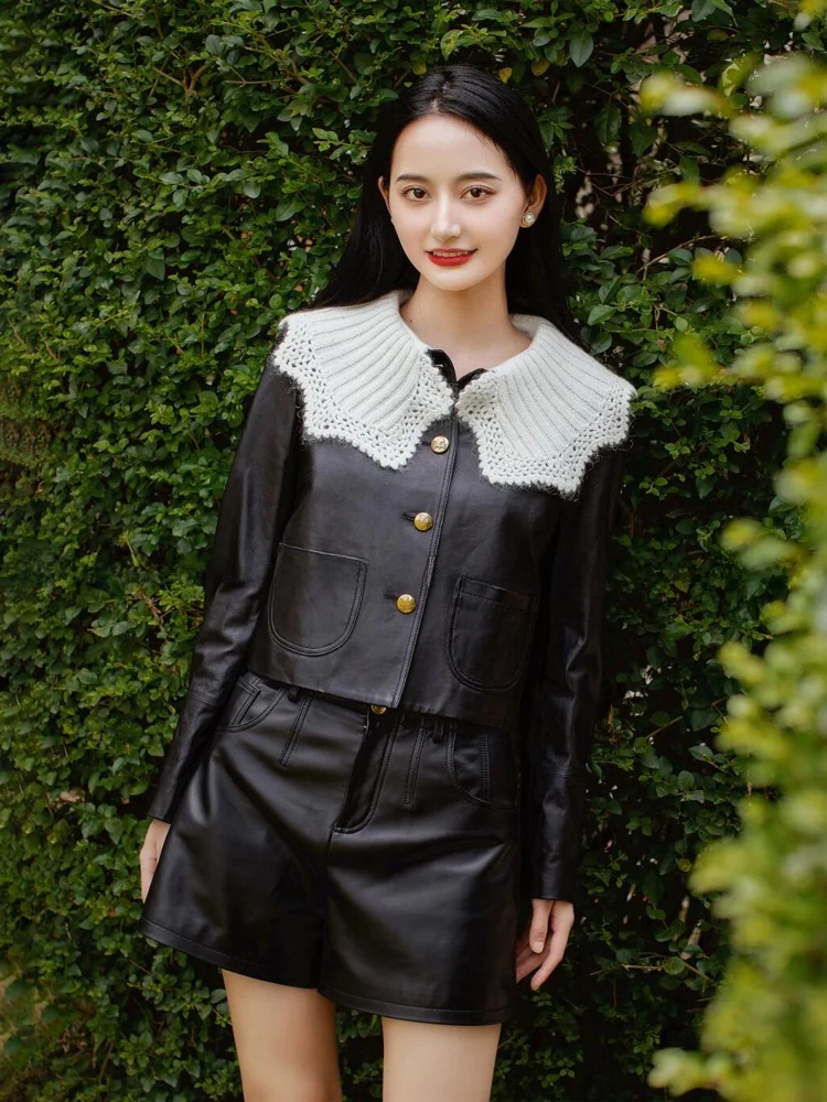 Модная женская короткая куртка в стиле ретро с дизайнерскими вставками и воротником-стойкой из кожи премиум-класса. Новинка весенней коллекции.
Модная женская короткая куртка в стиле ретро с дизайнерскими вставками и воротником-стойкой из кожи премиум-класса. Новинка весенней коллекции.