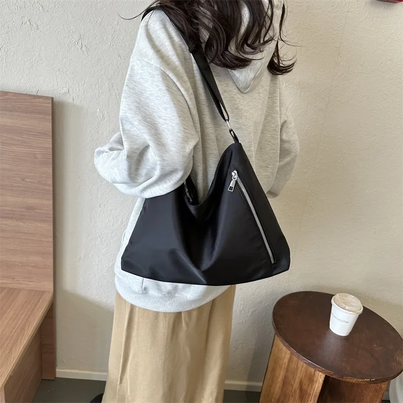 New Casual Large Capacity Nylon Cloth Crossbody Bag Women's Popular Crossbody Bag Bucket Luxury Brand Female Shoulder Bag
New Casual Large Capacity Nylon Cloth Crossbody Bag Women's Popular Crossbody Bag Bucket Luxury Brand Female Shoulder Bag