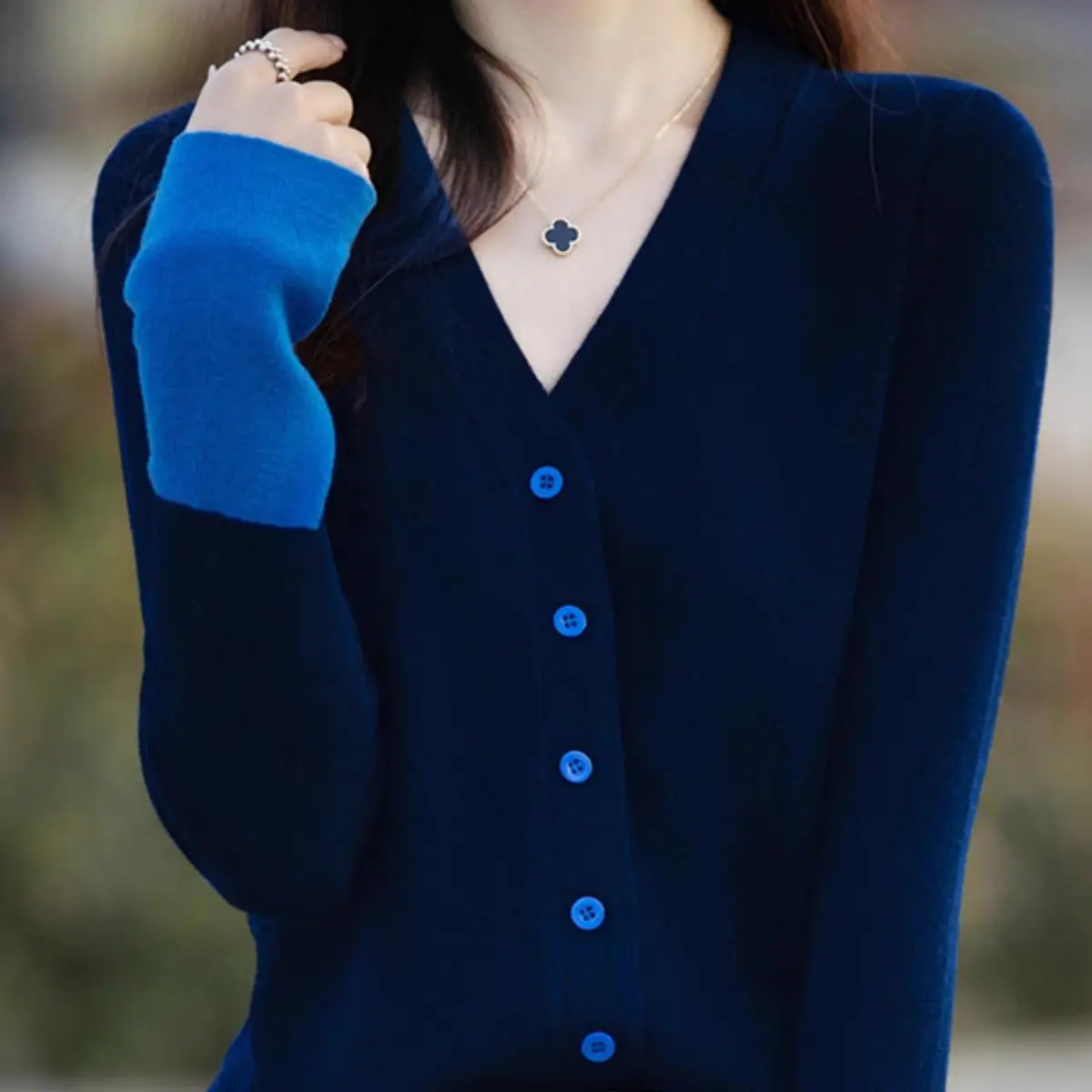Autumn Winter V-Neck Color Block Knitted Open Cardigan Women's Elegant Loose Outerwear Casual Chic Long Sleeve Top
Autumn Winter V-Neck Color Block Knitted Open Cardigan Women's Elegant Loose Outerwear Casual Chic Long Sleeve Top