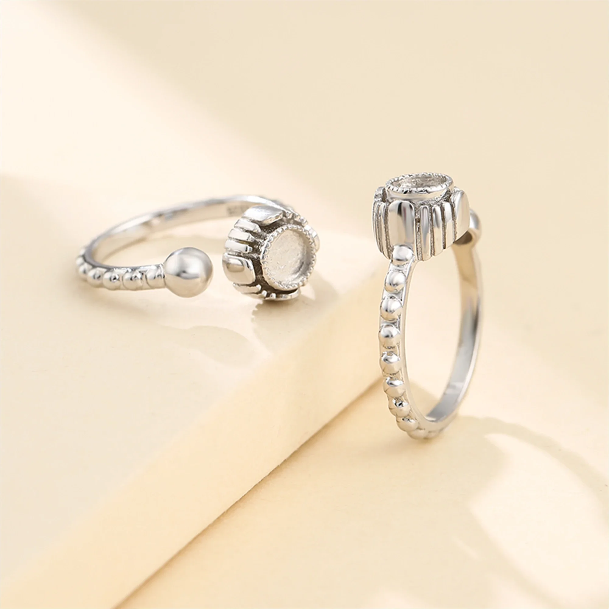 Ring Setting for 5x5mm Round Cabochons Ring Base White Gold Plated 925 Silver Adjustable Ring Blank SR0439
Ring Setting for 5x5mm Round Cabochons Ring Base White Gold Plated 925 Silver Adjustable Ring Blank SR0439