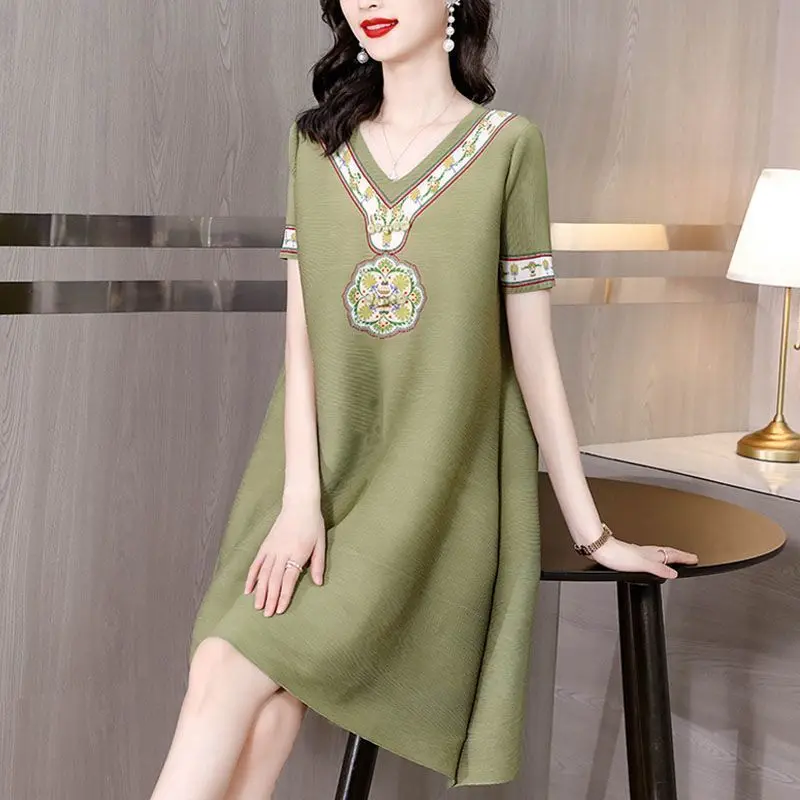 Summer Dress Style V-Neck Pleated Short Sleeve Dress Female 2023 Fashion Casual Dress New High end Printed Dress Female Tops
Summer Dress Style V-Neck Pleated Short Sleeve Dress Female 2023 Fashion Casual Dress New High end Printed Dress Female Tops