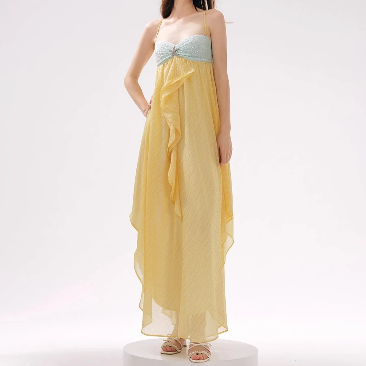 Bling Sequin Embroidery V-neck Dress Women Sleeveless Strapped Vestidos Bodycon High Waist Cloth Lady Summer Vacation
Bling Sequin Embroidery V-neck Dress Women Sleeveless Strapped Vestidos Bodycon High Waist Cloth Lady Summer Vacation