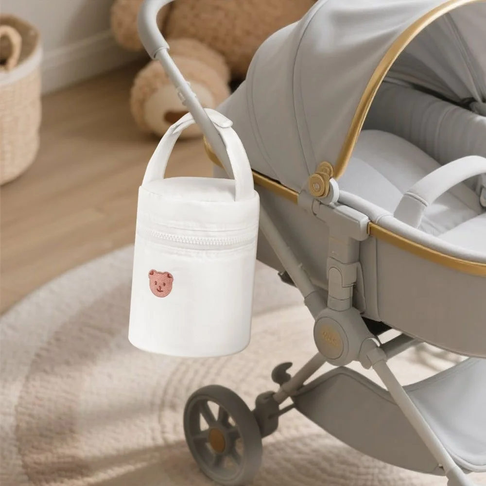 Термосумка из изолированного полиэстера для бутылочек и молокоотсосов, с ручкой, идеально подходит для родителей в любое время.
Термосумка из изолированного полиэстера для бутылочек и молокоотсосов, с ручкой, идеально подходит для родителей в любое время.