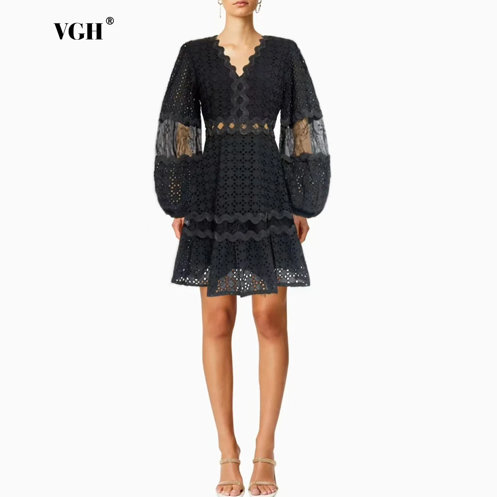 VGH Solid Spliced Lace Chic Dress For Women V Neck Lantern Sleeve High Waist Hollow Out Short Dresses Female Fashion New Autumn
VGH Solid Spliced Lace Chic Dress For Women V Neck Lantern Sleeve High Waist Hollow Out Short Dresses Female Fashion New Autumn