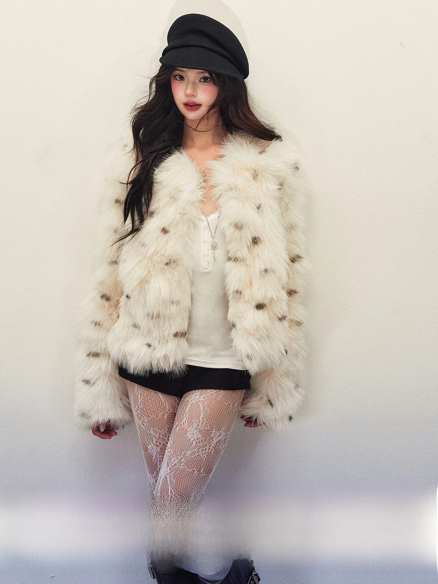 White Polka Dot Fur Simulation Short Coat Women's Winter Warmth High-End Sensation Environmental Protection Leather
White Polka Dot Fur Simulation Short Coat Women's Winter Warmth High-End Sensation Environmental Protection Leather