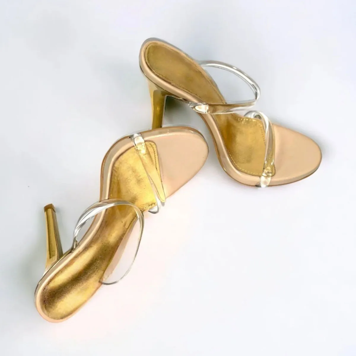 Arden Furtado Summer Transparent PVC Mixed Colors Open toe Round toe platform Slip-on Super high heel Word slippers
Arden Furtado Summer Transparent PVC Mixed Colors Open toe Round toe platform Slip-on Super high heel Word slippers