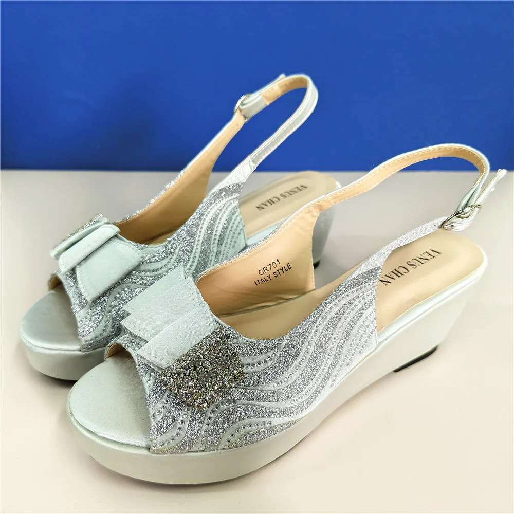 New Italian Women's Shoes Decorated Rhinestone Open Toe High Heels Luxury Shoes Women Nigerian Ladies Party Low Heels
New Italian Women's Shoes Decorated Rhinestone Open Toe High Heels Luxury Shoes Women Nigerian Ladies Party Low Heels
