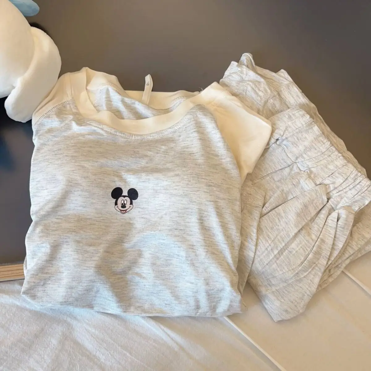 Cute Cartoon Mickey Pajamas for Women's Summer Casual Comfort Home Wear Short Sleeves Shorts Bedroom Set Sleepwear
Cute Cartoon Mickey Pajamas for Women's Summer Casual Comfort Home Wear Short Sleeves Shorts Bedroom Set Sleepwear