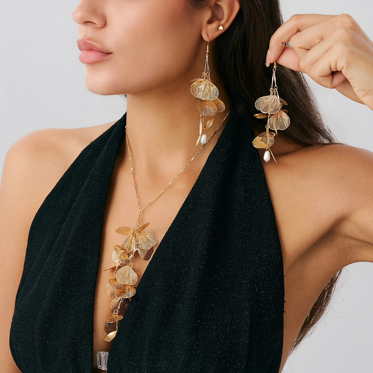 SHIXIN Elegant Ginkgo Leaf Flower Pendant Necklace Drop Earrings Jewelry Set for Women Party Golden Petals Long Tassel Necklace
SHIXIN Elegant Ginkgo Leaf Flower Pendant Necklace Drop Earrings Jewelry Set for Women Party Golden Petals Long Tassel Necklace