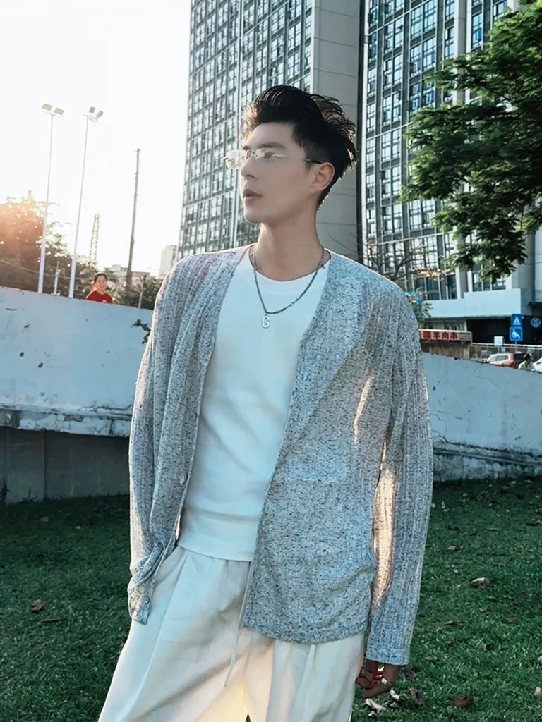 Loose Fit Linen Long Sleeve Ice Silk Thin Men's Knitted Open Cardigan Summer Casual Style V-Neck Sun Protection Outerwear
Loose Fit Linen Long Sleeve Ice Silk Thin Men's Knitted Open Cardigan Summer Casual Style V-Neck Sun Protection Outerwear