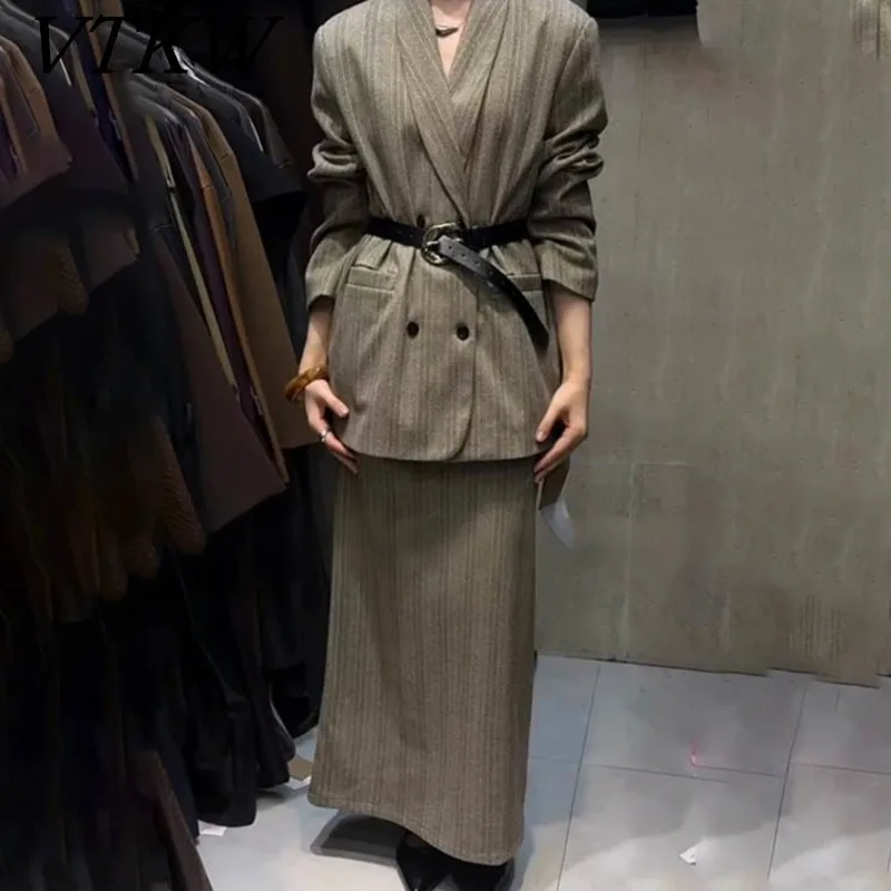 VTKW Women's Spring 2025 Beige Pinstripe Double-Breasted Blazer & Maxi Skirt Set Belted Oversized Office Two Piece Outfits
VTKW Women's Spring 2025 Beige Pinstripe Double-Breasted Blazer & Maxi Skirt Set Belted Oversized Office Two Piece Outfits