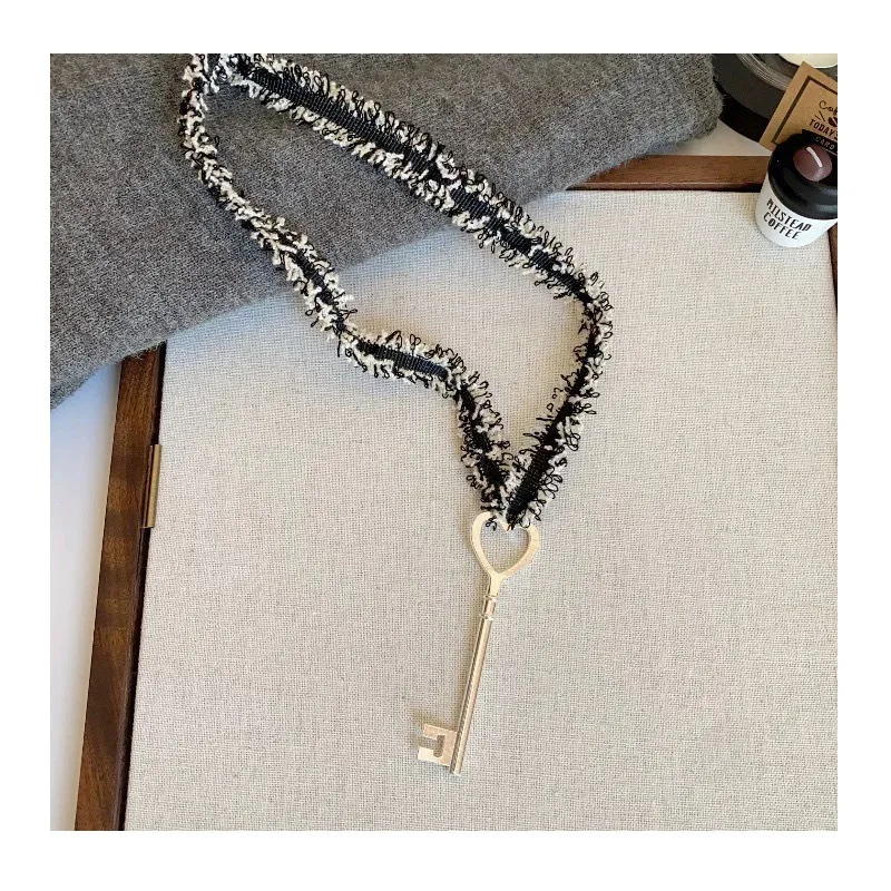 Winter New Rough Edge Rope Key Necklace High-end Korean Hand-woven Rope Long Sweater Chain
Winter New Rough Edge Rope Key Necklace High-end Korean Hand-woven Rope Long Sweater Chain