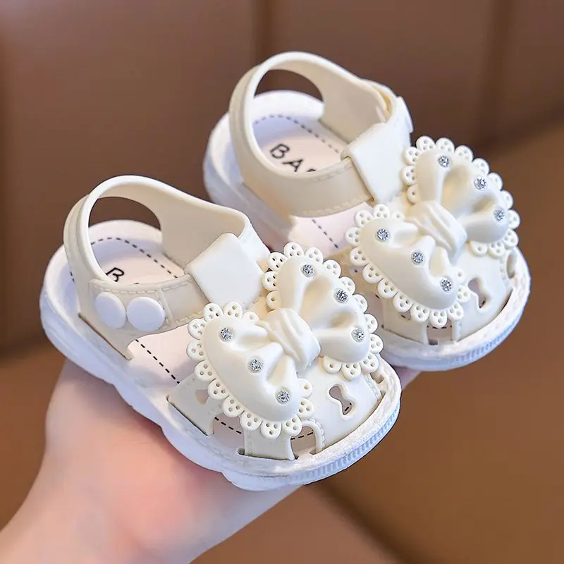 New Summer Aged 0-3 Cute Bow Rhinestone Baby Shoes For Girls Non-Slip Soft-Soled Children Toddler Kids Sandals With Covered Toes
New Summer Aged 0-3 Cute Bow Rhinestone Baby Shoes For Girls Non-Slip Soft-Soled Children Toddler Kids Sandals With Covered Toes