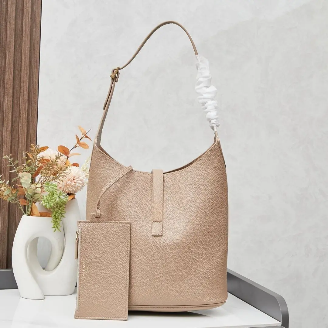 designer handbag Underarm shoulder bag leather handbag Luxury Handheld bag Large capacity premium women's bag, crossbody bag YB
designer handbag Underarm shoulder bag leather handbag Luxury Handheld bag Large capacity premium women's bag, crossbody bag YB