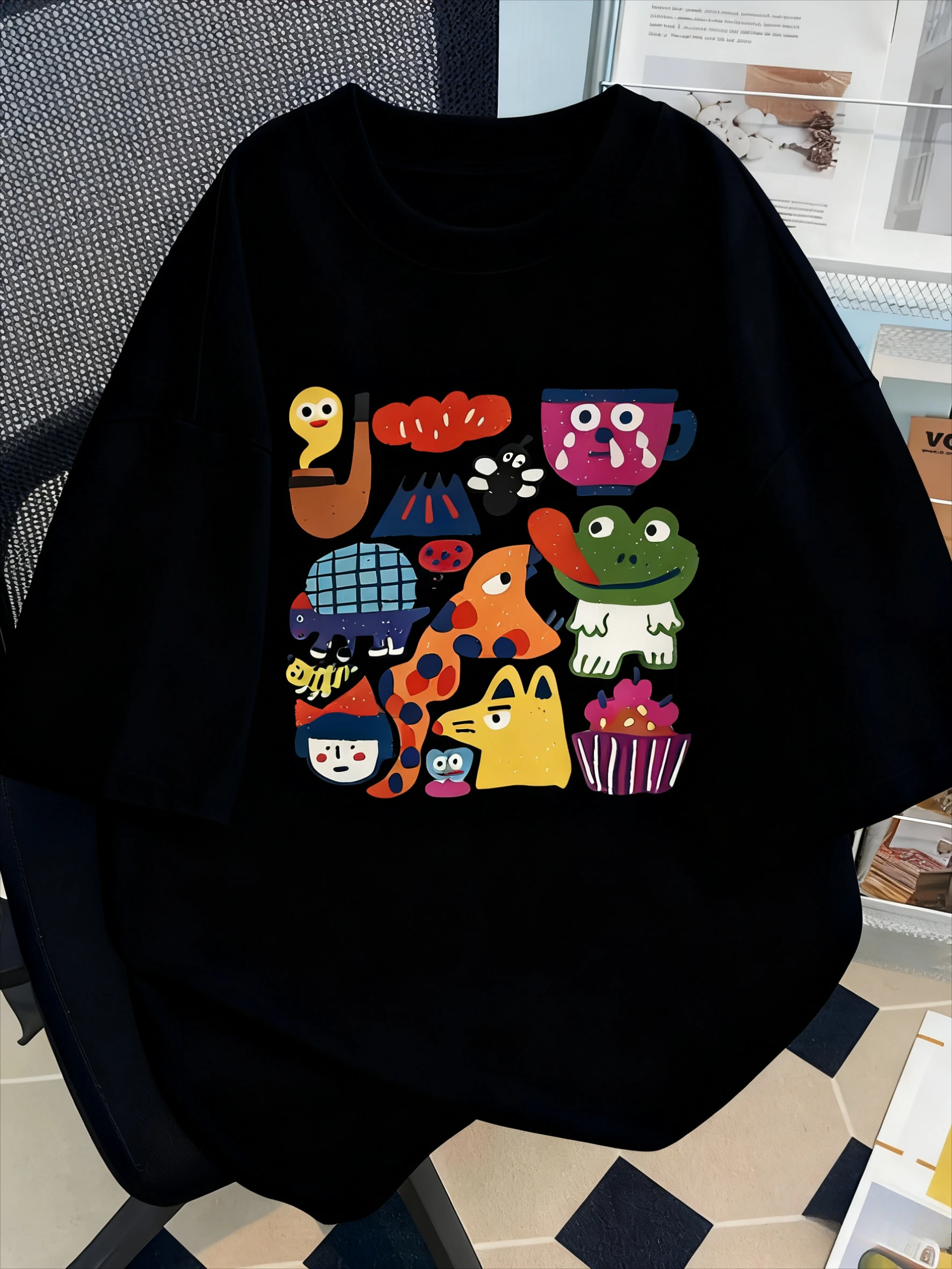 Cute Cartoon Creative Pattern Printed T-shirt Soft Sticky Women's Versatile Graffiti Top Lively and Playful Design Short Sleeve
Cute Cartoon Creative Pattern Printed T-shirt Soft Sticky Women's Versatile Graffiti Top Lively and Playful Design Short Sleeve